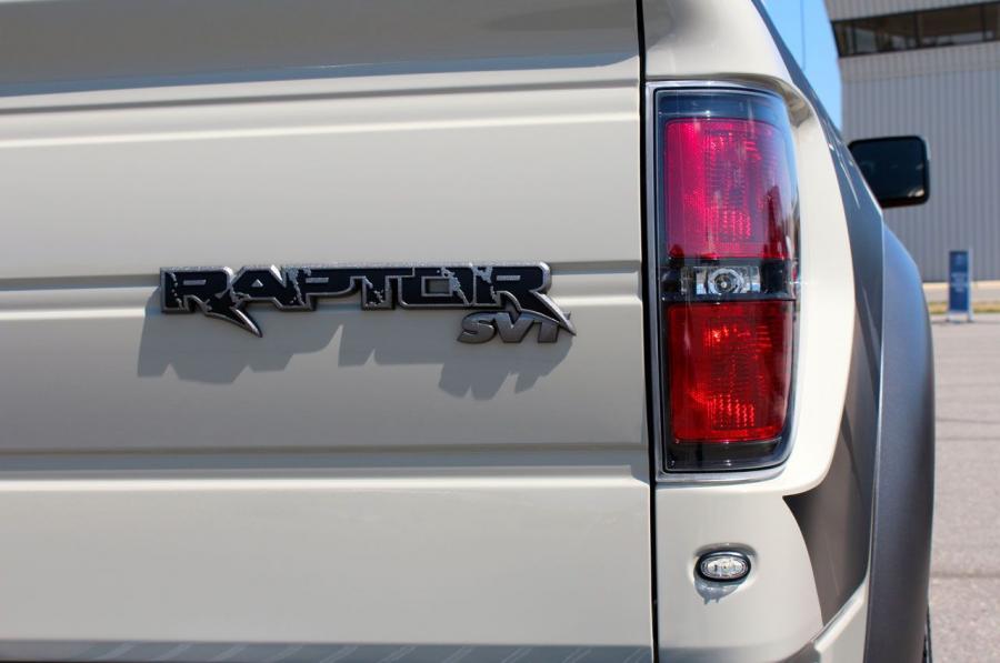  Ford F-150 SVT Raptor 2013 года  (фото 40 из 45)